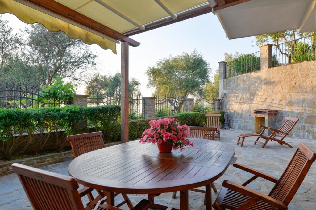 סנטה מריה די קסטלבאטה Villa Elaia מראה חיצוני תמונה